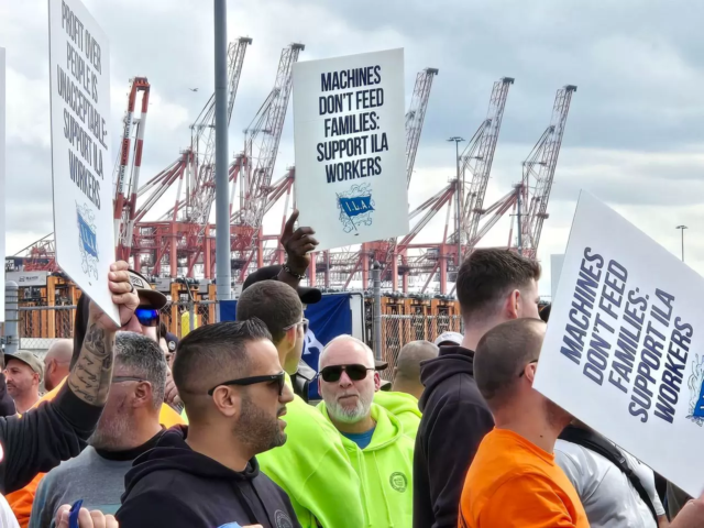 Long live the dockers’ strike in the United States!!